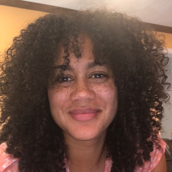 Meet your Posher, Brittney - Picture 2 of 3